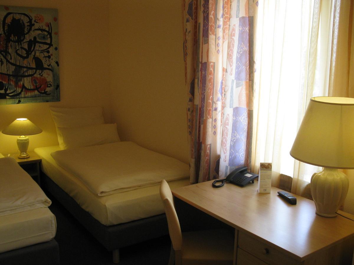 Loens Hotel Garni Garbsen Extérieur photo