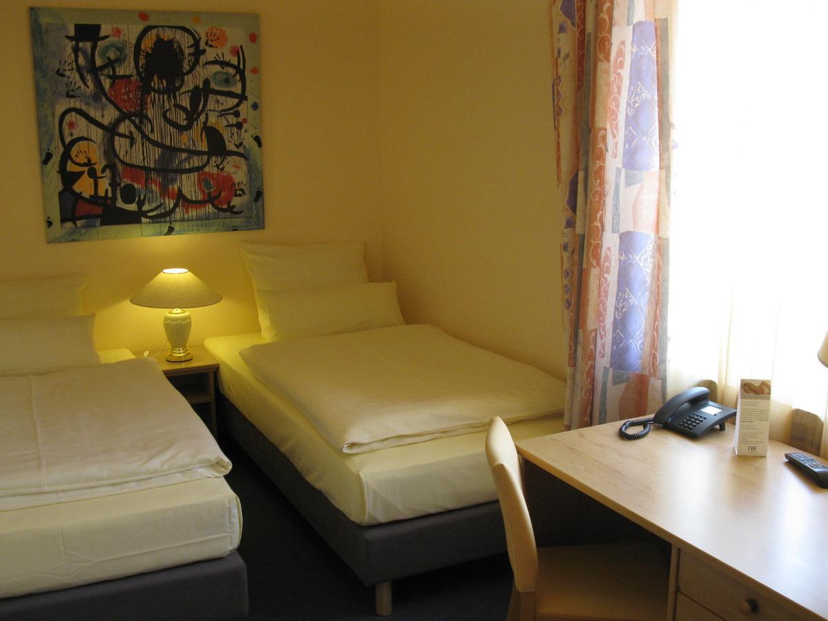 Loens Hotel Garni Garbsen Extérieur photo