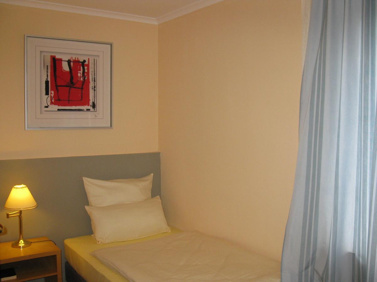 Loens Hotel Garni Garbsen Extérieur photo