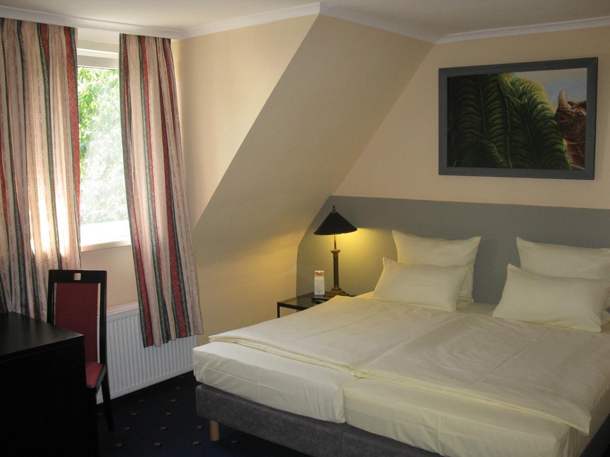 Loens Hotel Garni Garbsen Extérieur photo